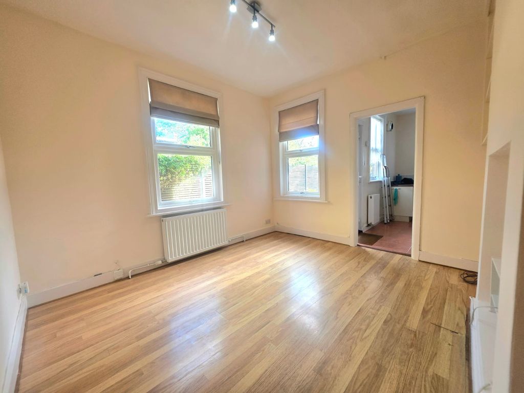 Property photo 3 of 9 3