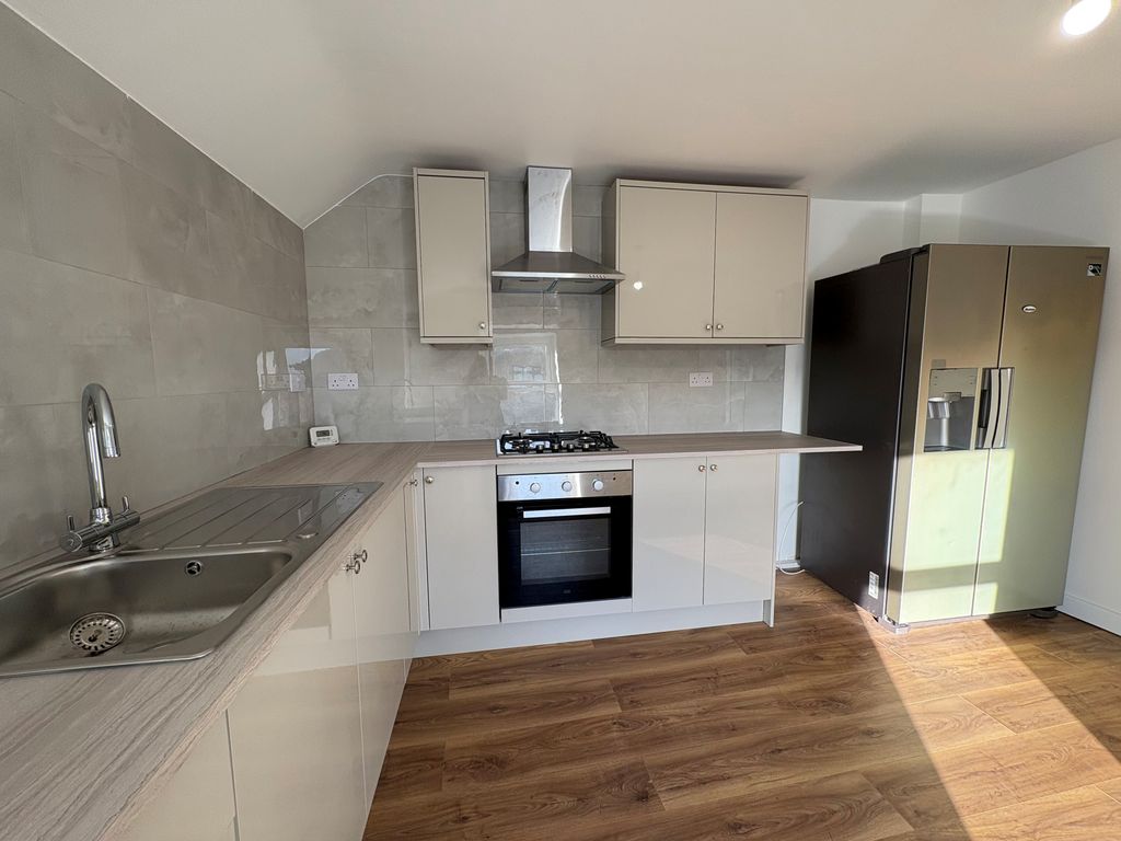 Property photo 3 of 10 Kitchen