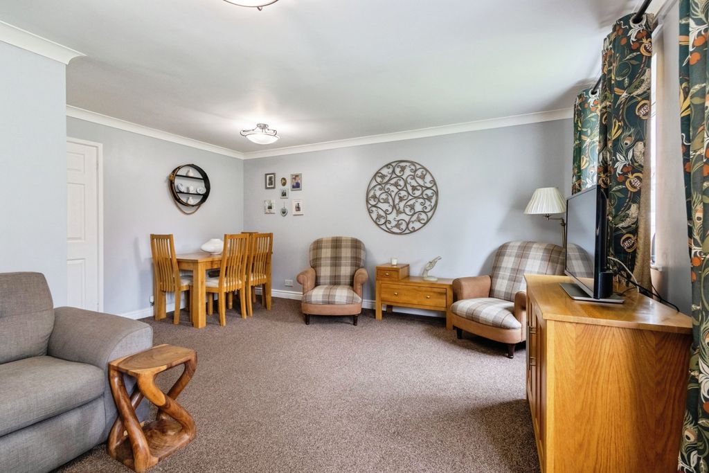 Property photo 3 of 12 Pbox-Img.Jpg