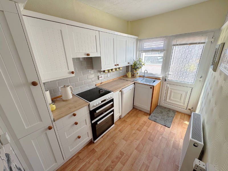 Property photo 3 of 31 Kitchen