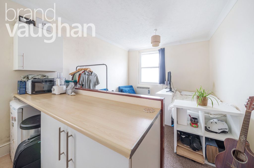 Property photo 3 of 8 Kitchen