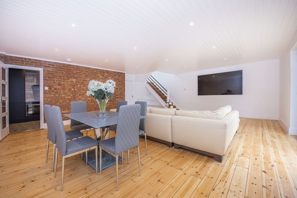 Property photo 1 of 14 0016