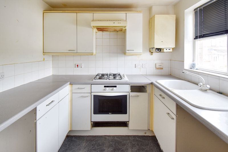 Property photo 3 of 10 Kitchen