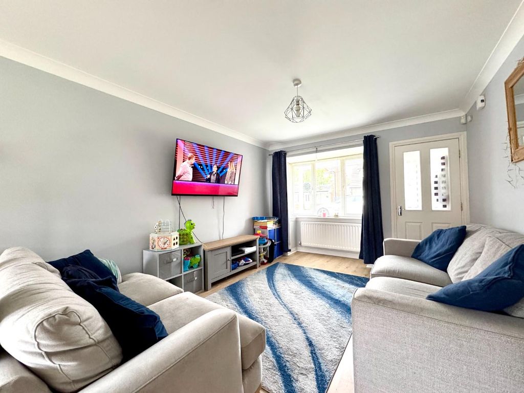 Property photo 2 of 17 Lounge