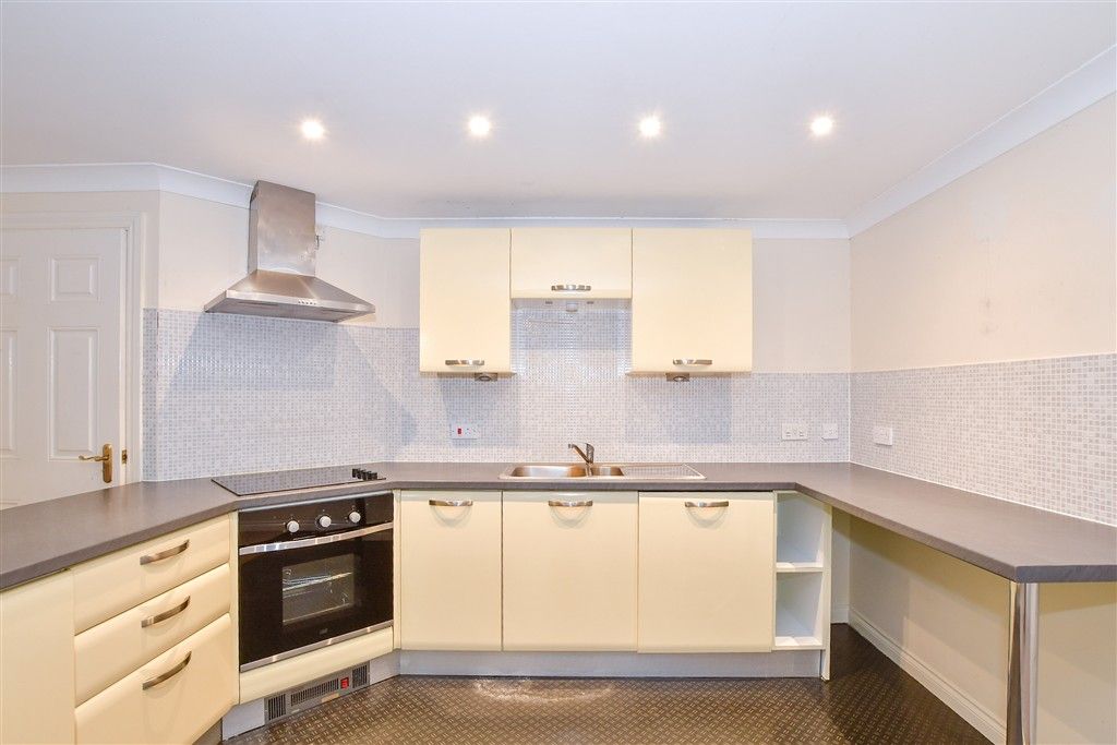 Property photo 3 of 7 Kitchen
