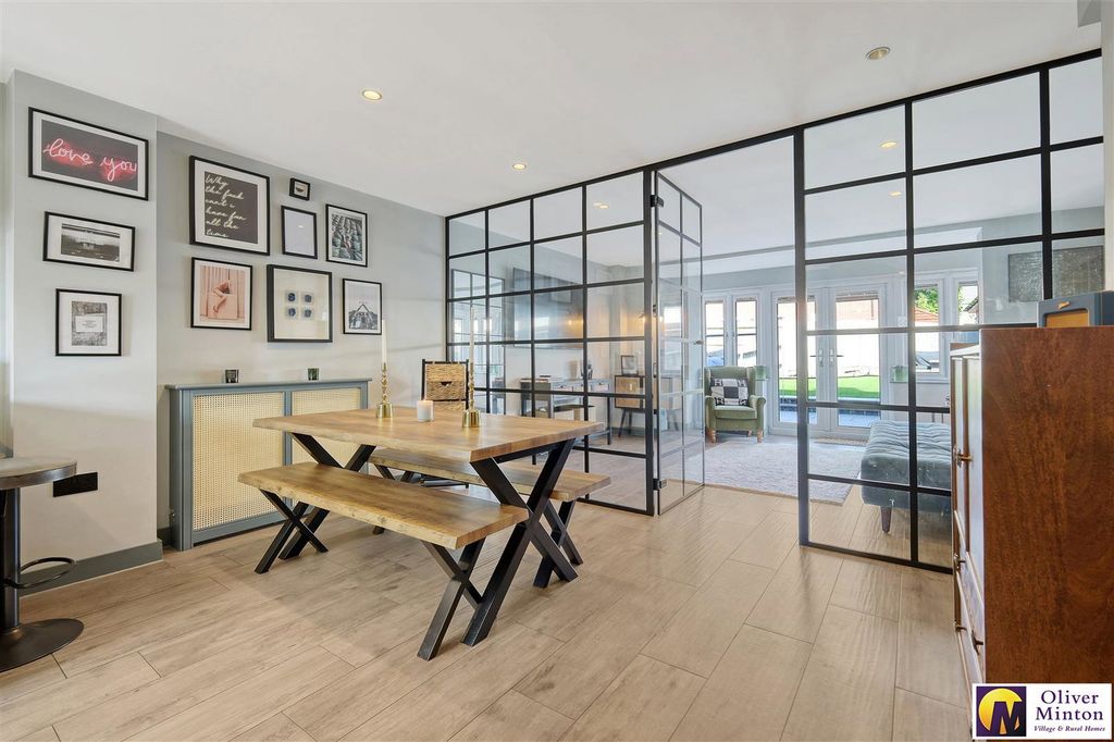 Property photo 1 of 33
