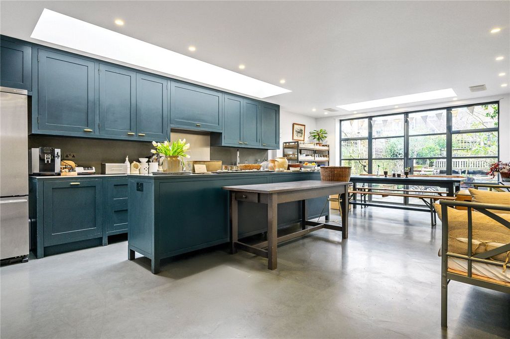 Property photo 1 of 15 Kitchen/Dining Room