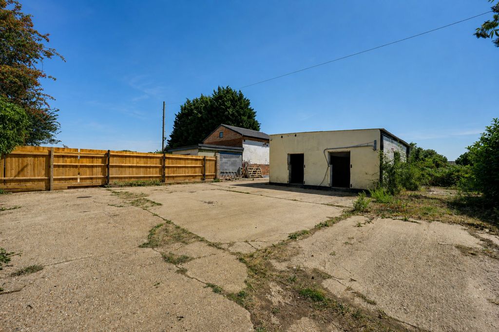 Property photo 3 of 11