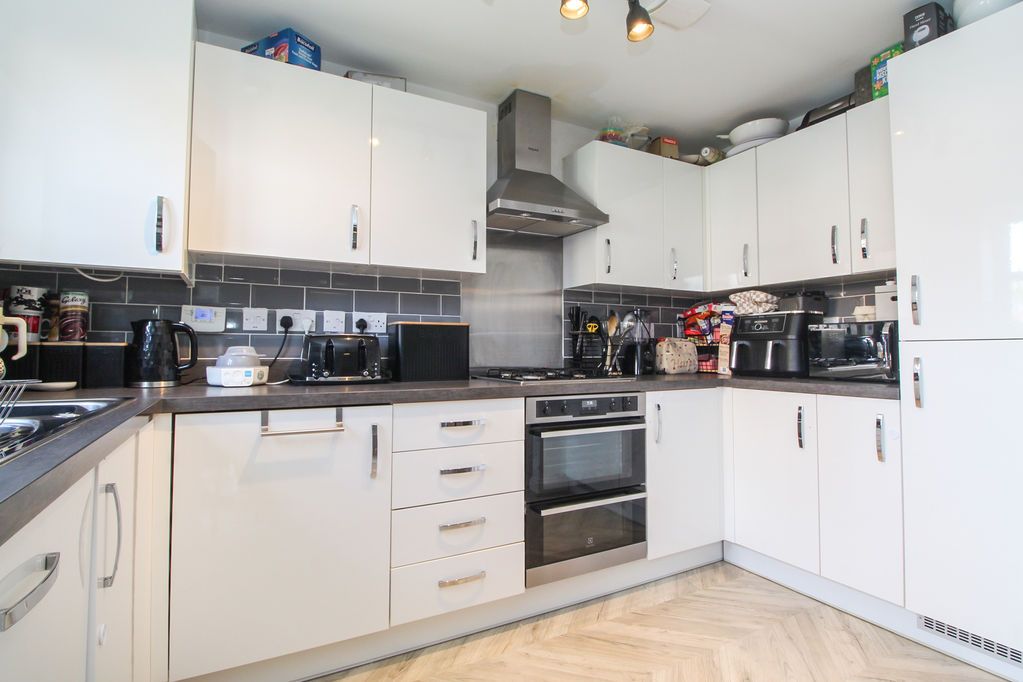 Property photo 3 of 19 Kitchen/Diner