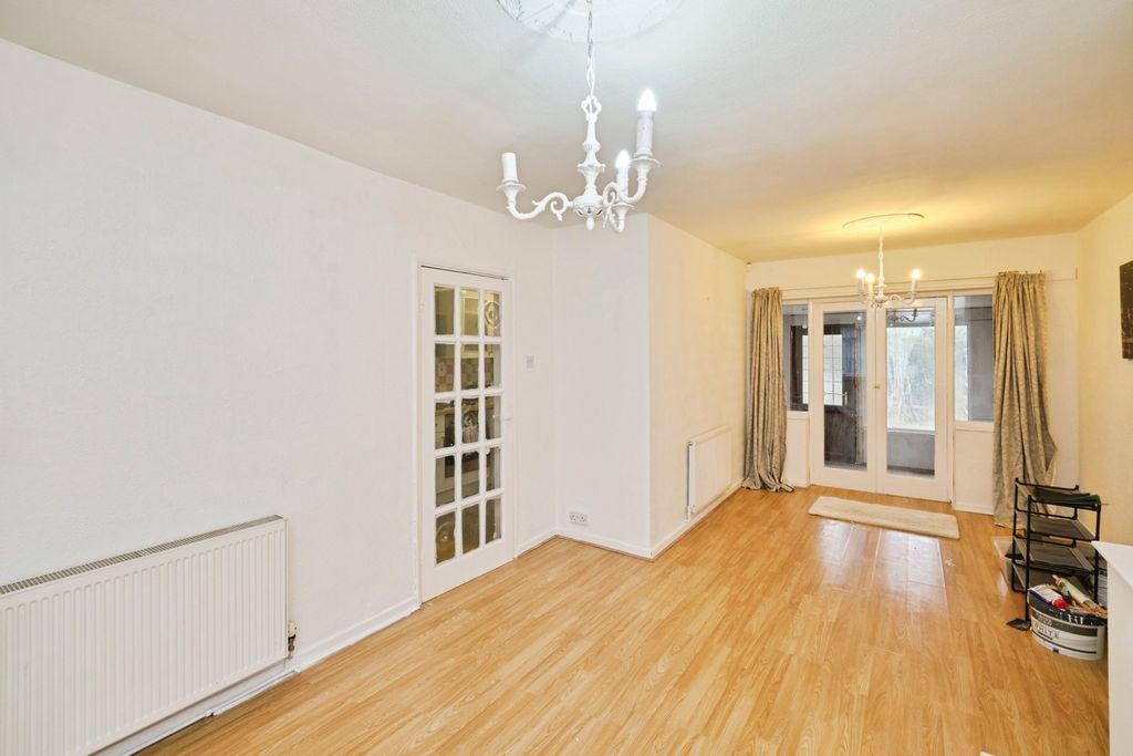 Property photo 2 of 17 Photo