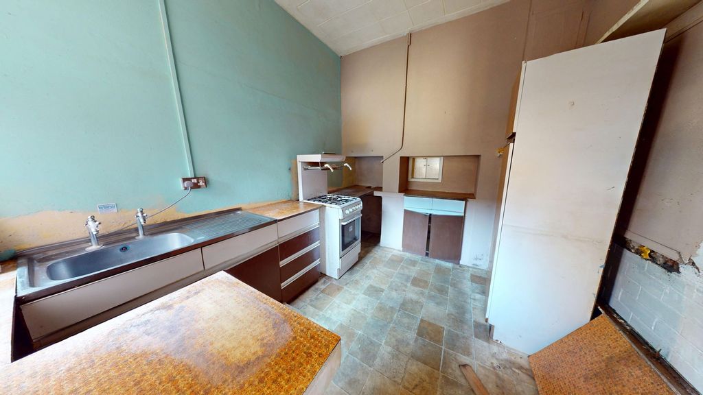Property photo 2 of 11 Kitchen