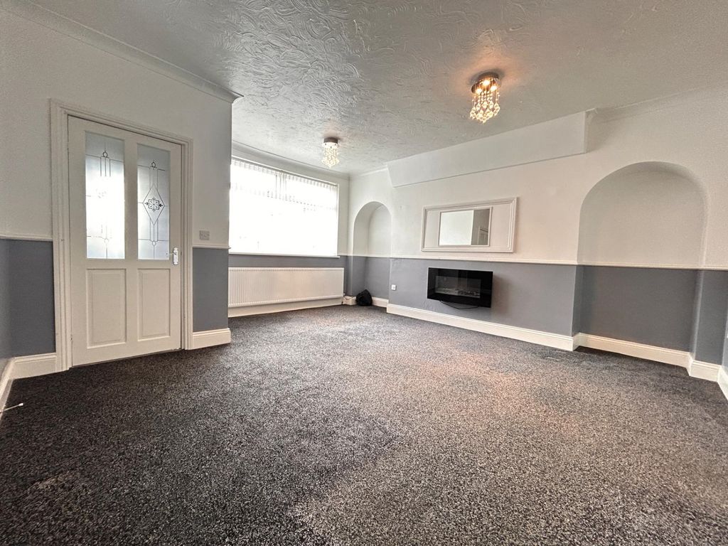 Property photo 2 of 13 7A68Ae24-2Ddd-4Eef-9413-70Fb97F11133