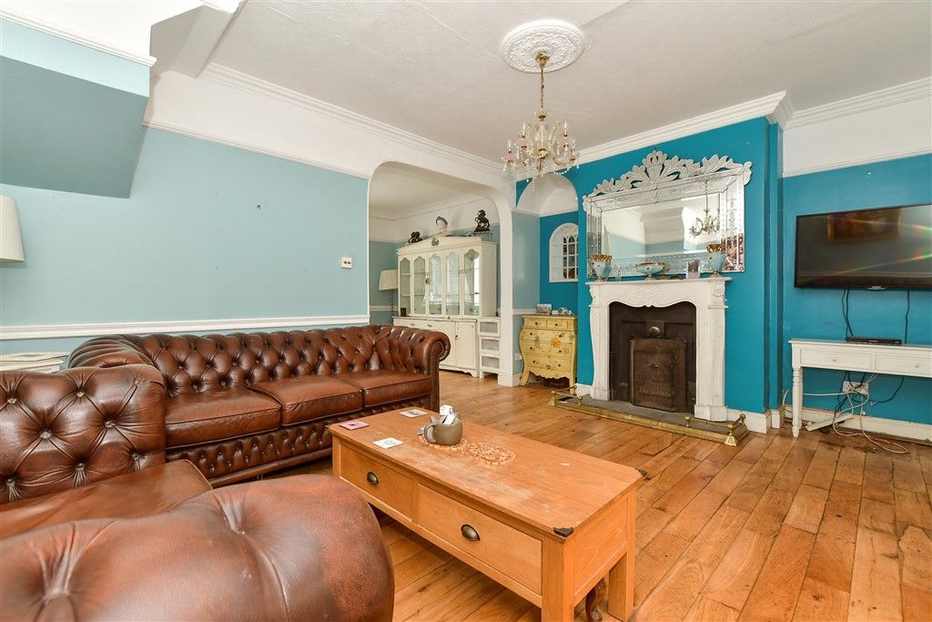 Property photo 3 of 10 Lounge
