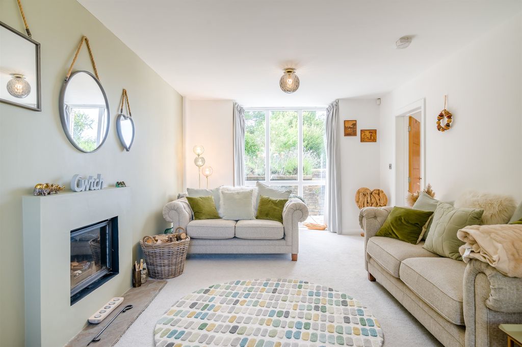 Property photo 3 of 42