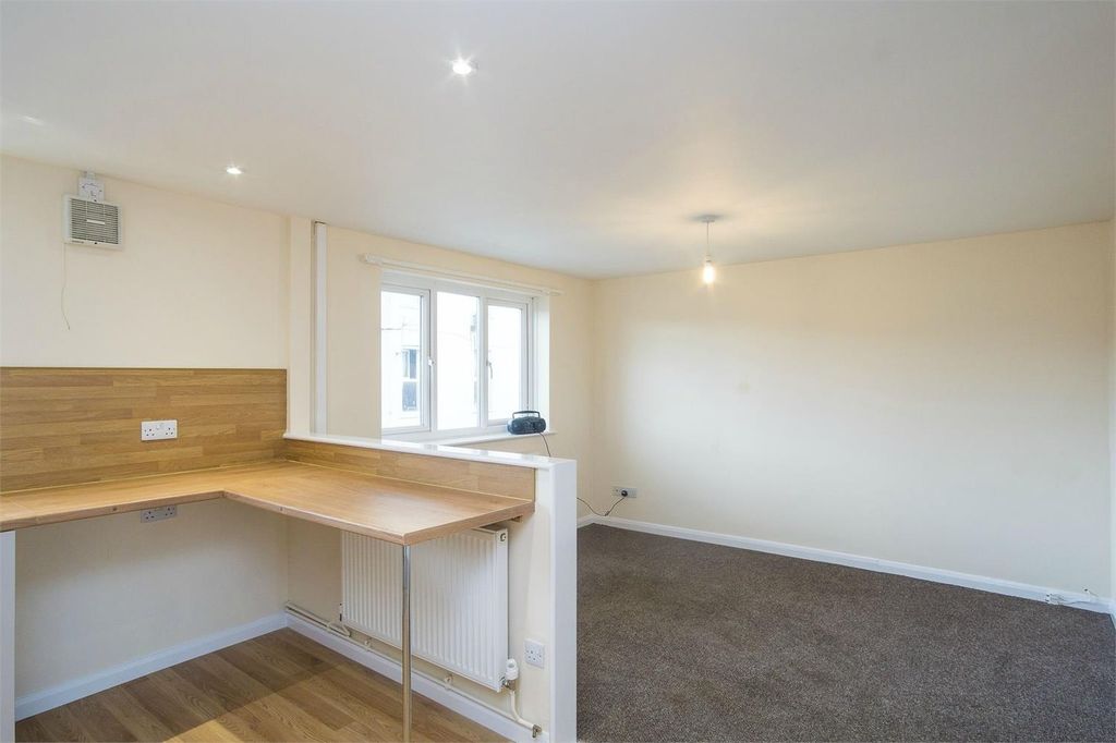 Property photo 3 of 10 3