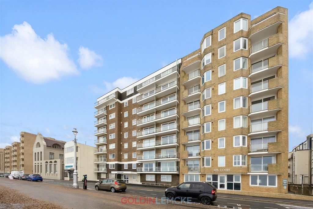 Property photo 1 of 14 Benham Court