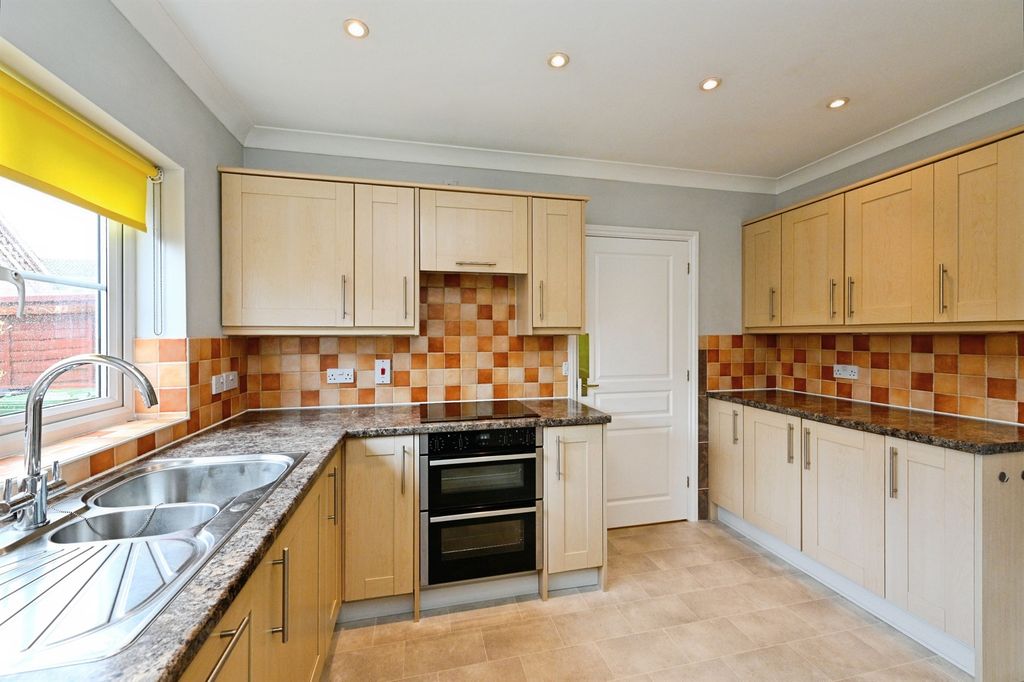 Property photo 2 of 22