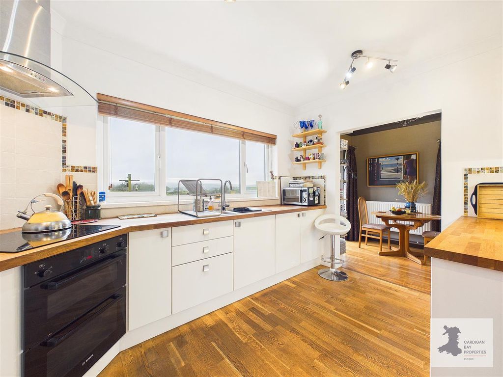 Property photo 2 of 46 Kitchen