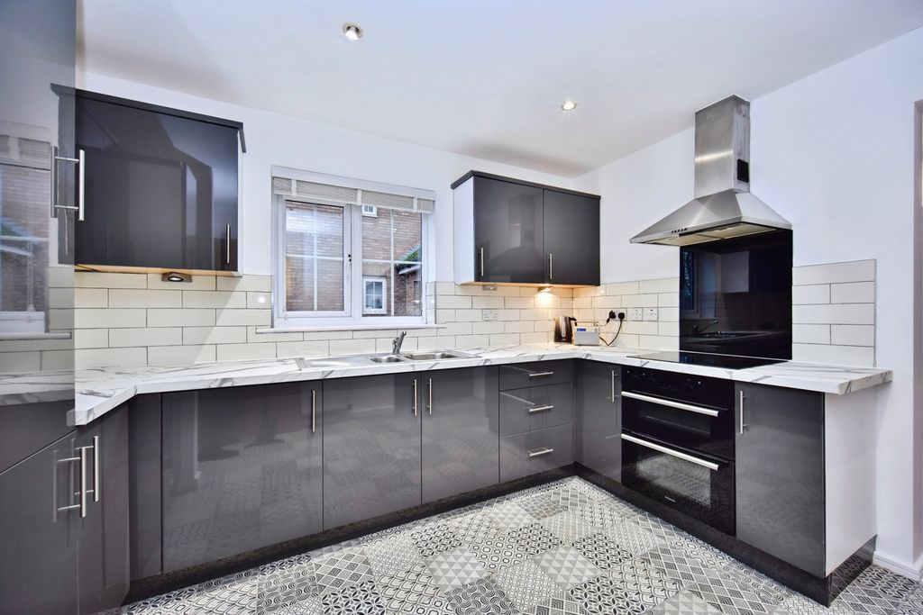 Property photo 3 of 20 Pbox-Img.Jpg