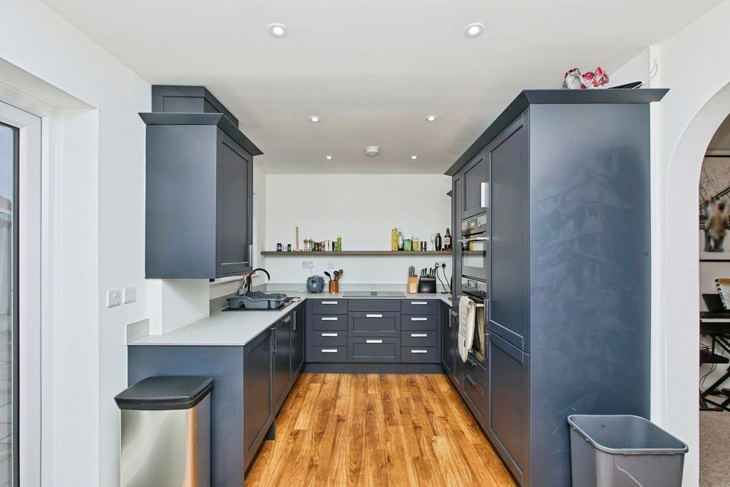 Property photo 2 of 12 Pbox-Img.Jpg