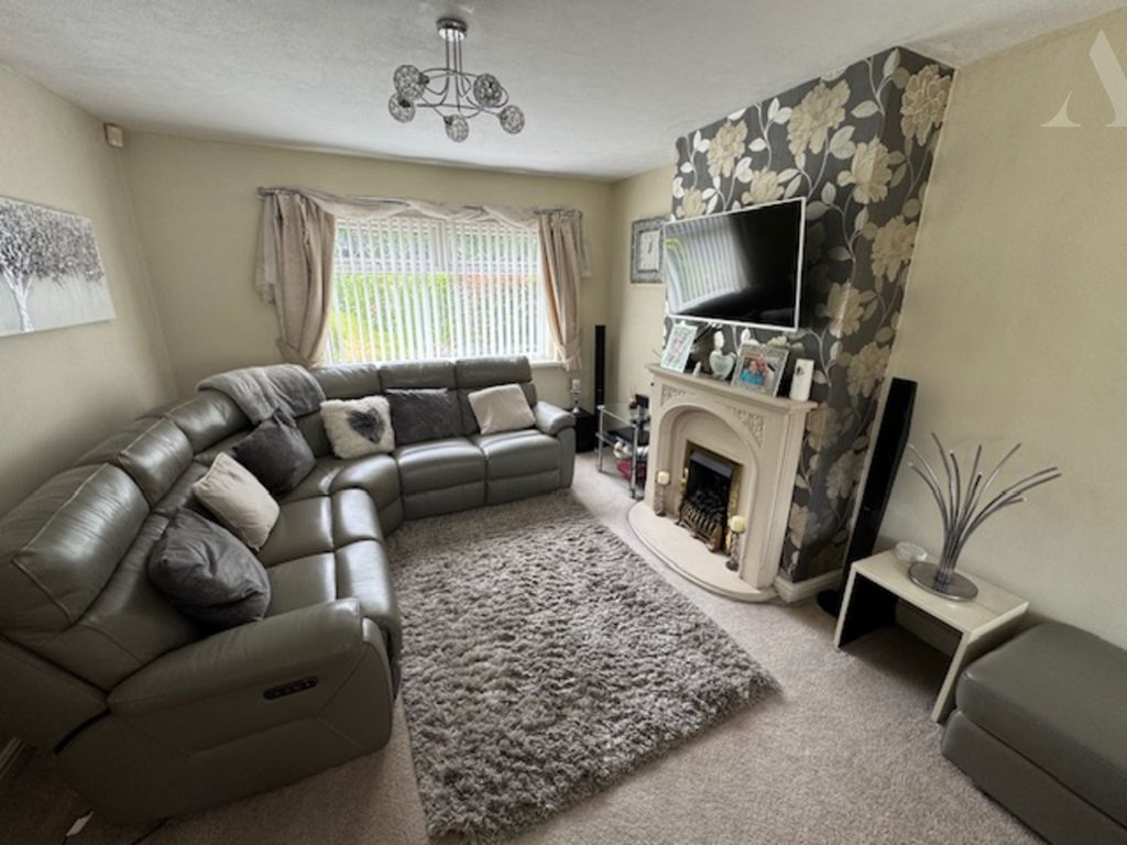 Property photo 3 of 13 4 Wallbank Road Lounge 2