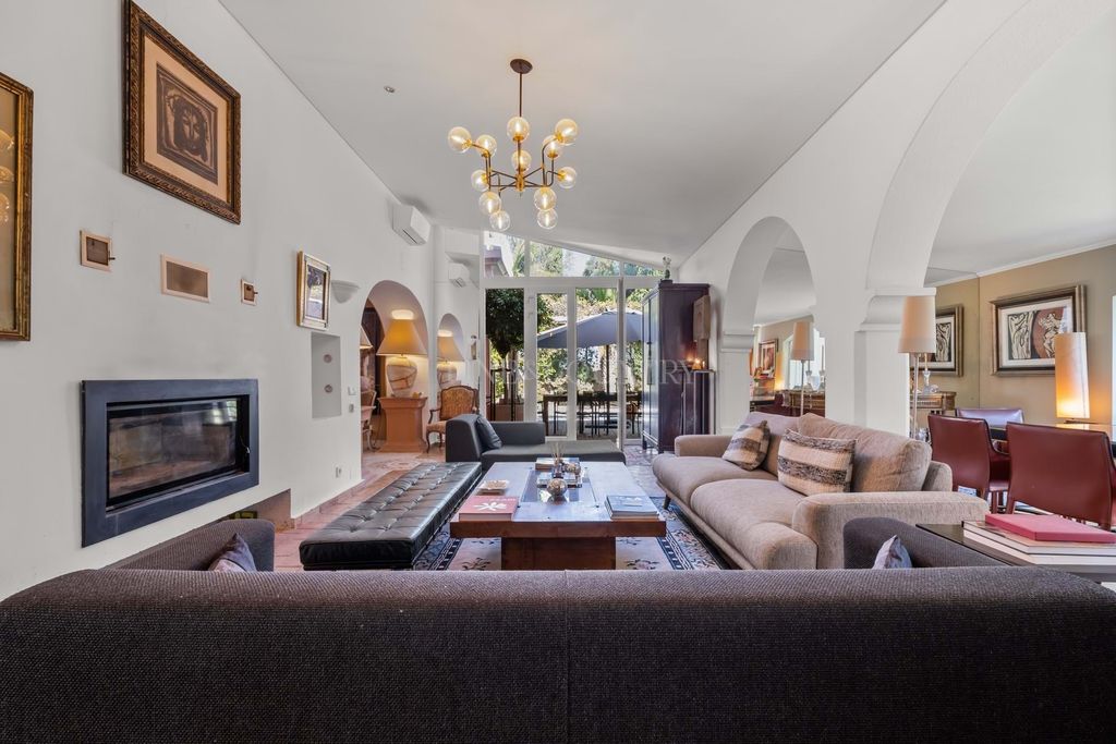 Property photo 2 of 30