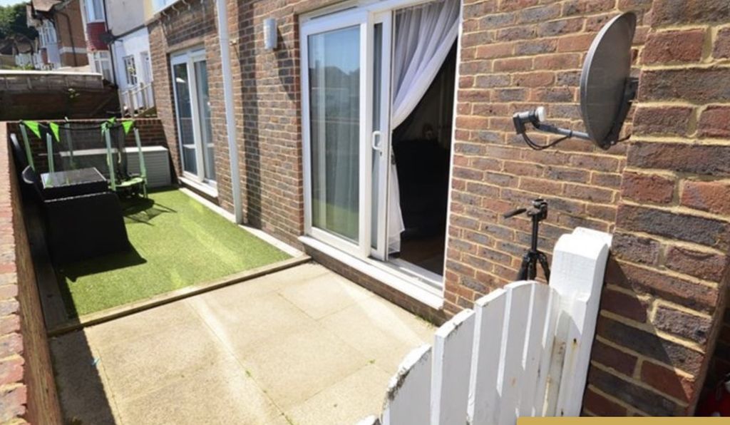 Property photo 2 of 8 Terrace