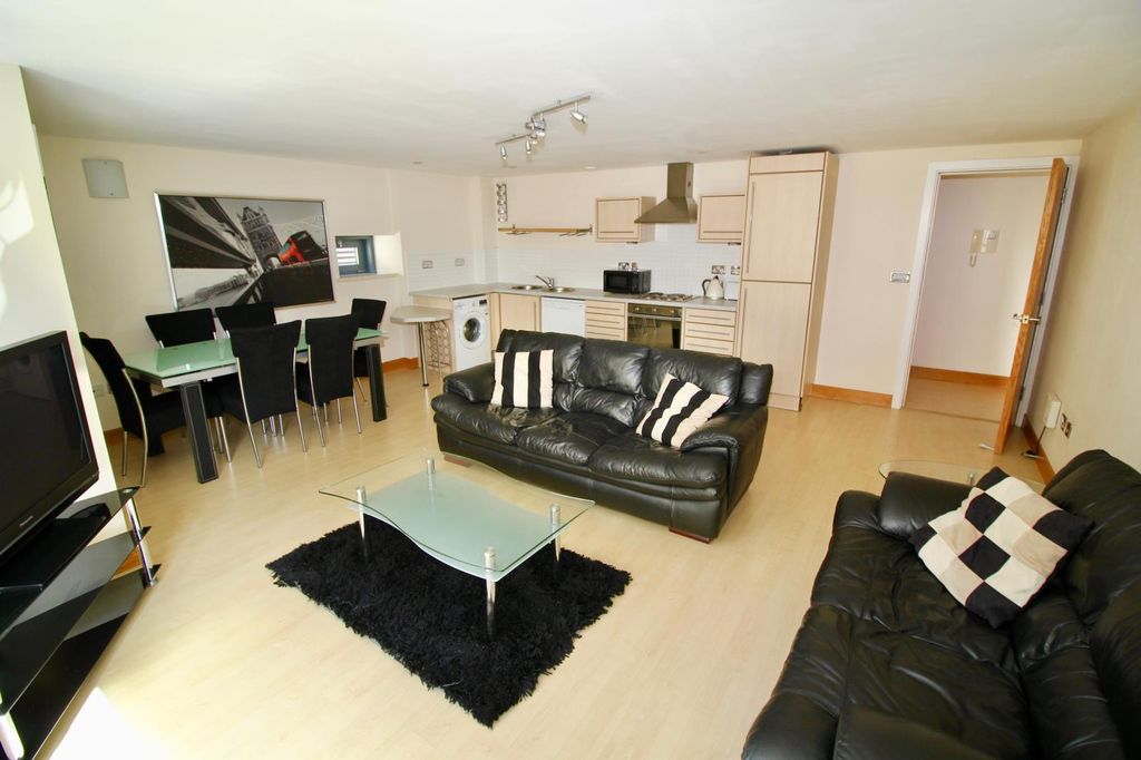 Property photo 2 of 21