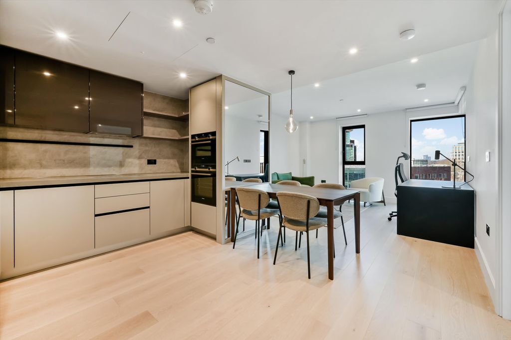 Property photo 1 of 17 Image