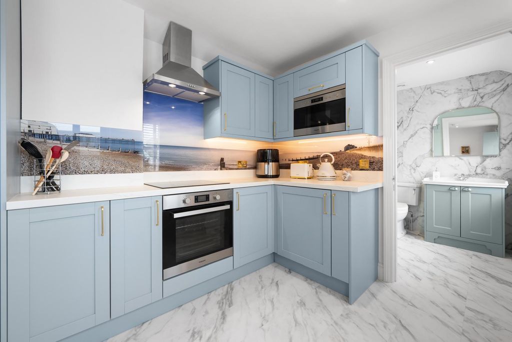 Property photo 1 of 23 2 Bedroom Apartment For Sale, Incredible Finish Throughout, Successful Airbnb