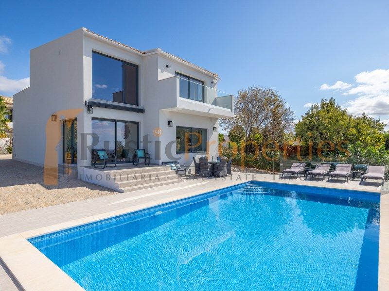 Property photo 1 of 32