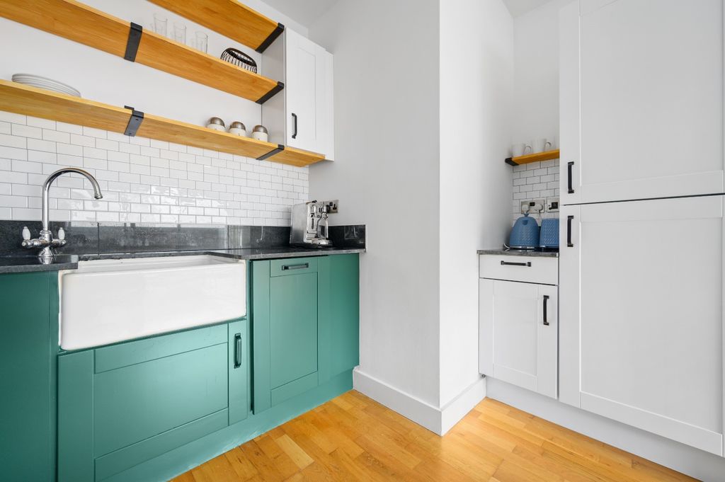 Property photo 2 of 10 Kitchen