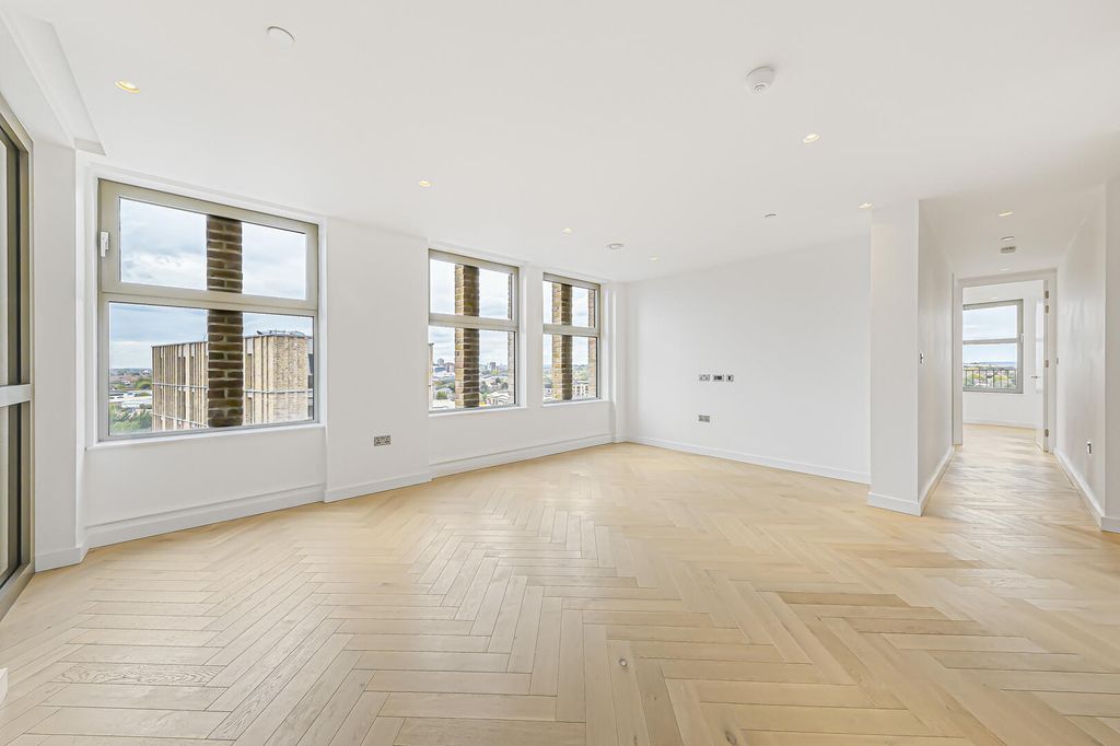 Property photo 1 of 20 Living Room