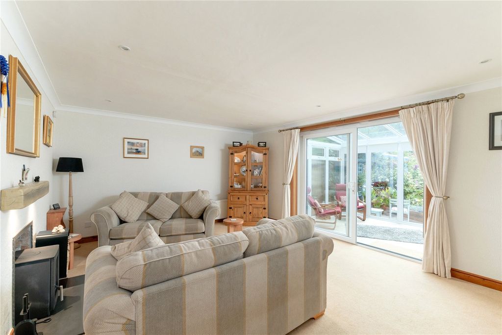 Property photo 2 of 26 Lime Grove 05