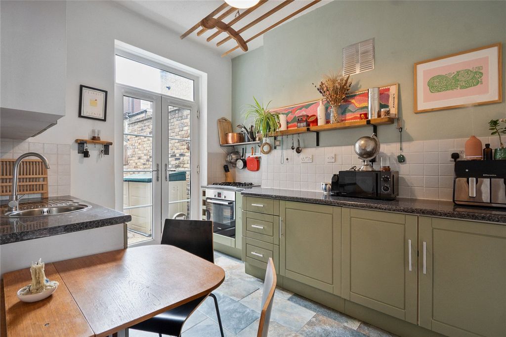 Property photo 2 of 11 Kitchen