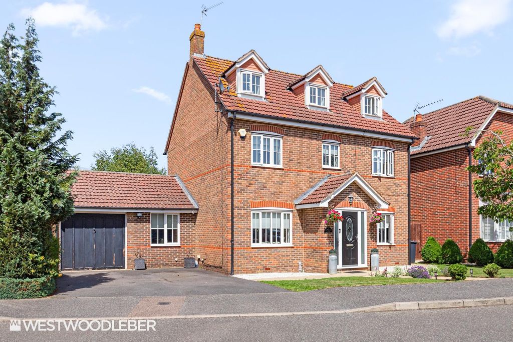 Property photo 1 of 40 Lanthornclose_52.Jpg