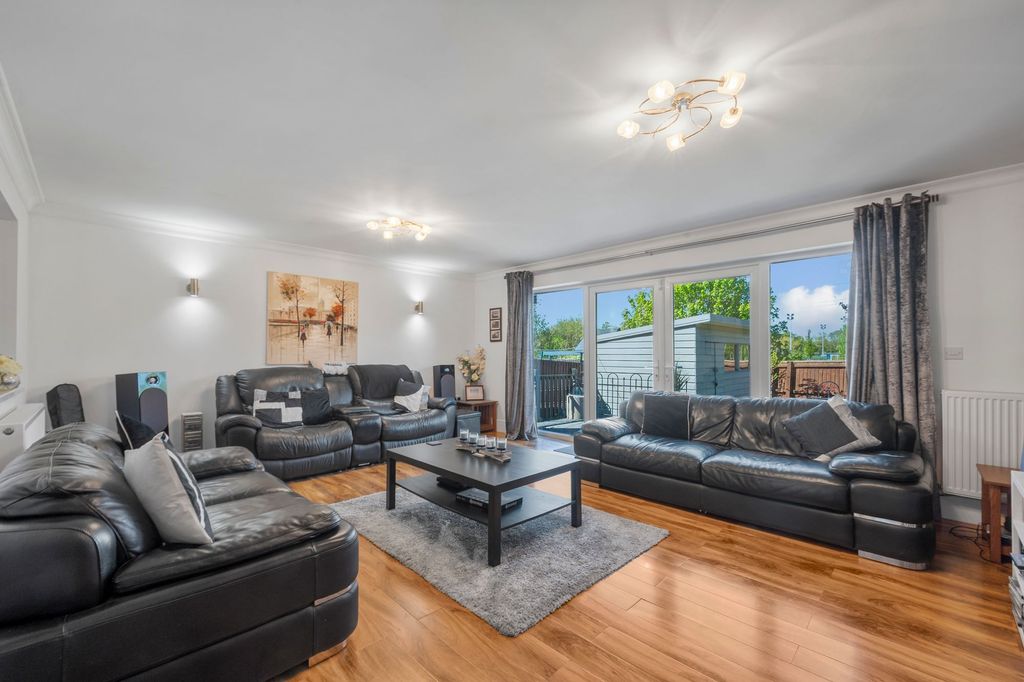 Property photo 2 of 35