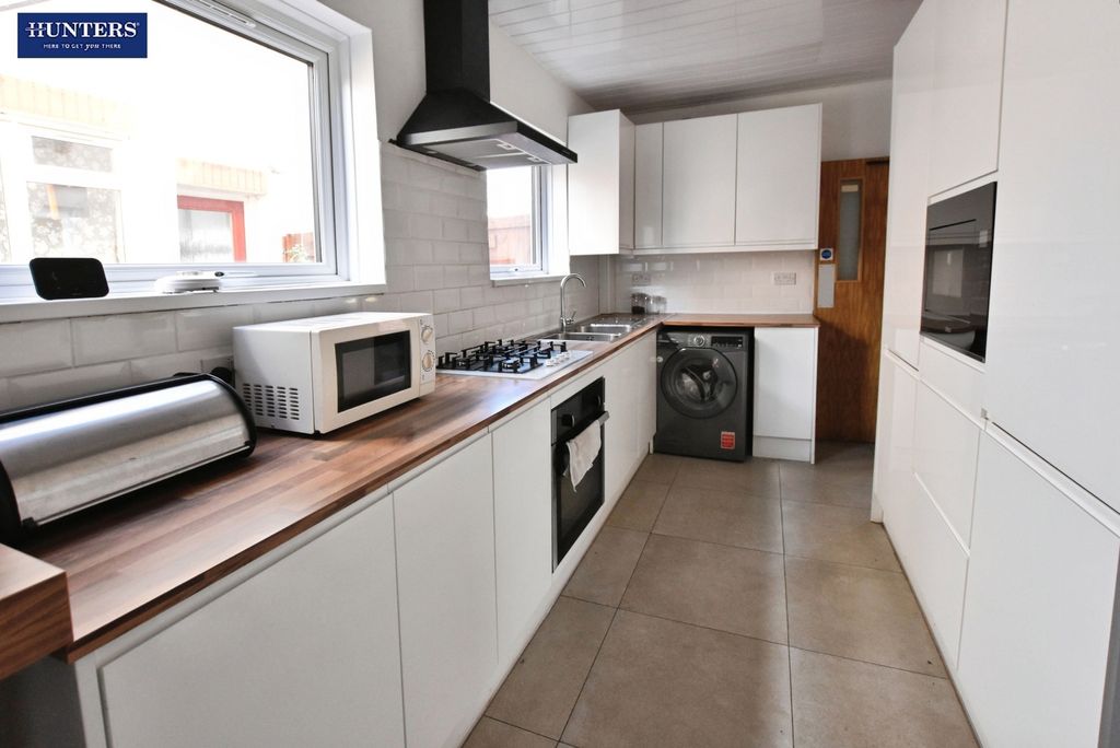 Property photo 3 of 15 Kitchen