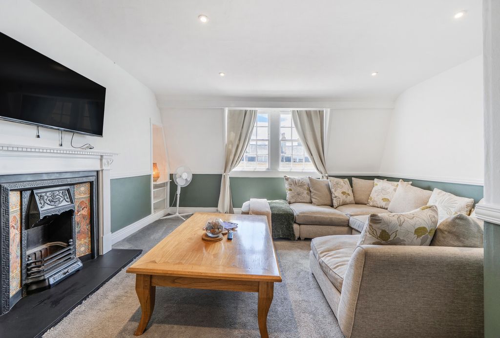Property photo 3 of 13 Sitting Room