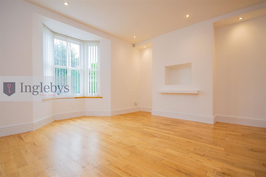 Property photo 2 of 43