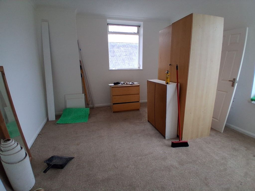 Property photo 3 of 7 Bathroom