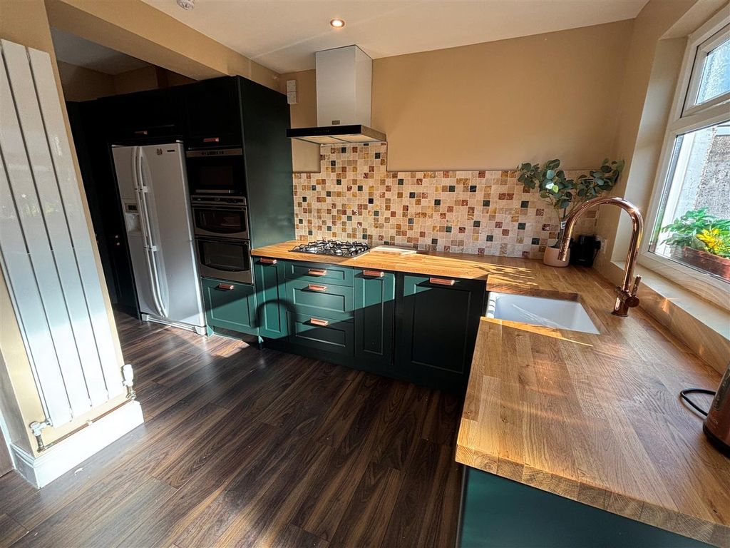 Property photo 3 of 24 Kitchen