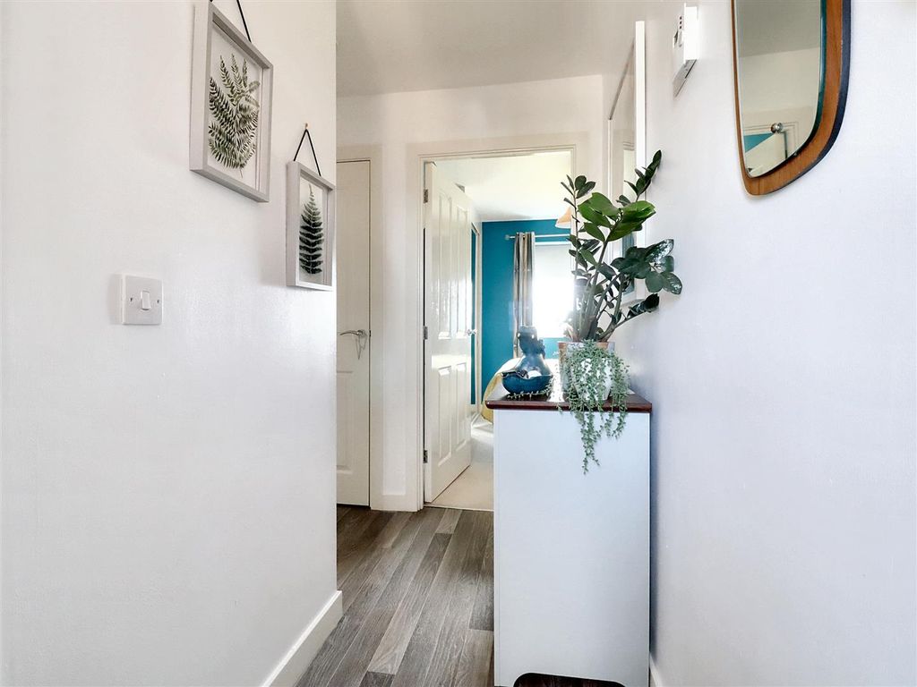 Property photo 3 of 12 Entrance Hall