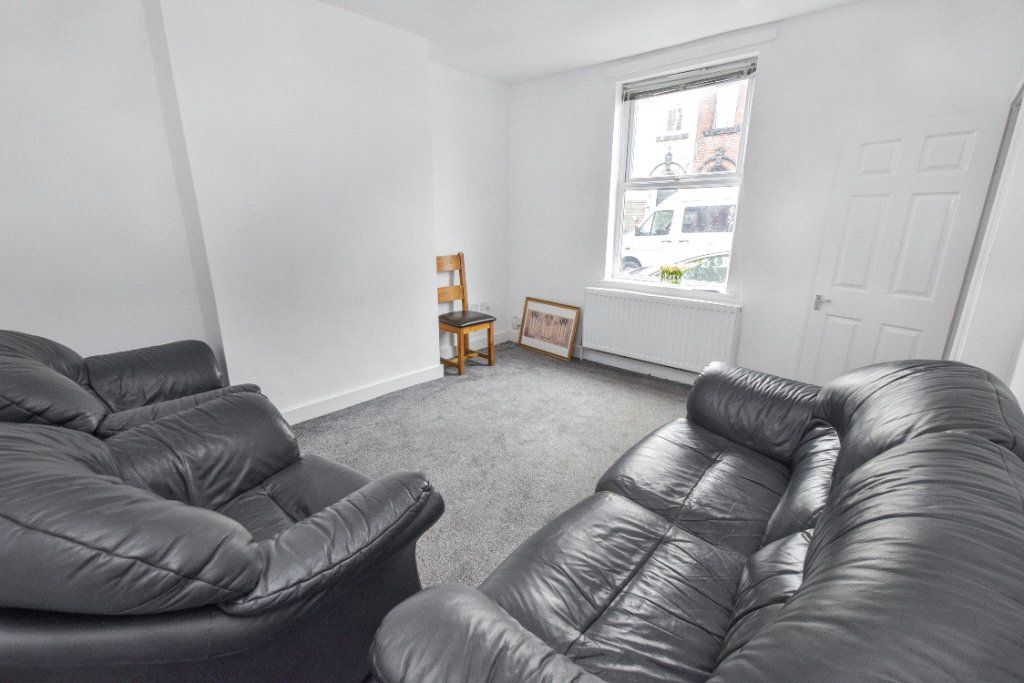 Property photo 2 of 15 Lounge