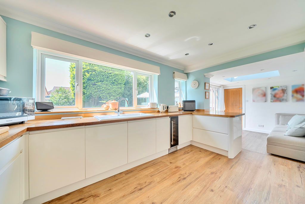 Property photo 2 of 25 Kitchen/Diner