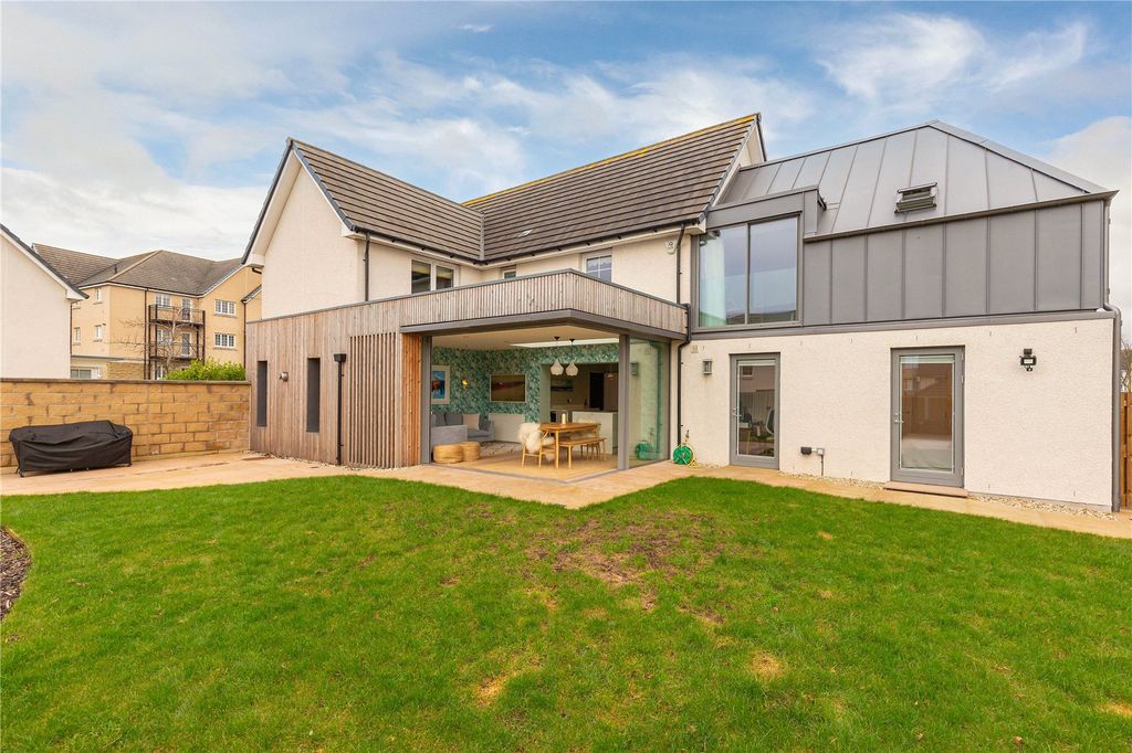 Property photo 2 of 30 Garden