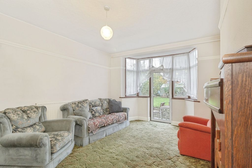 Property photo 3 of 17 Dining Room