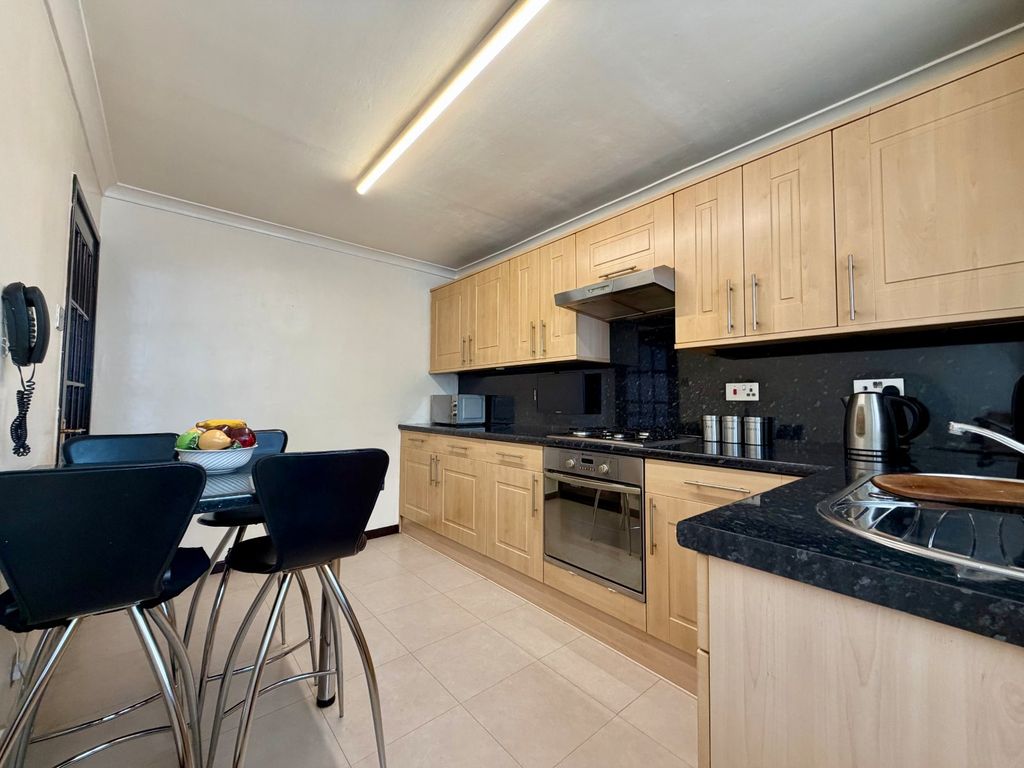 Property photo 3 of 11 Kitchen