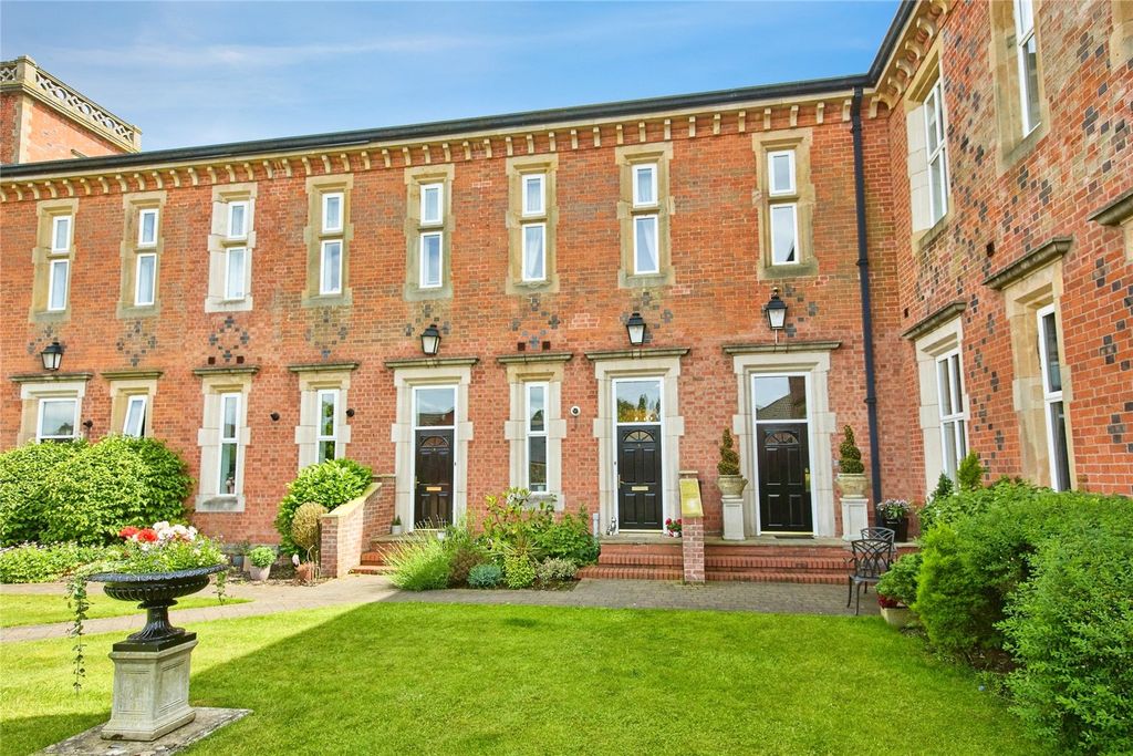 Property photo 1 of 18 Front