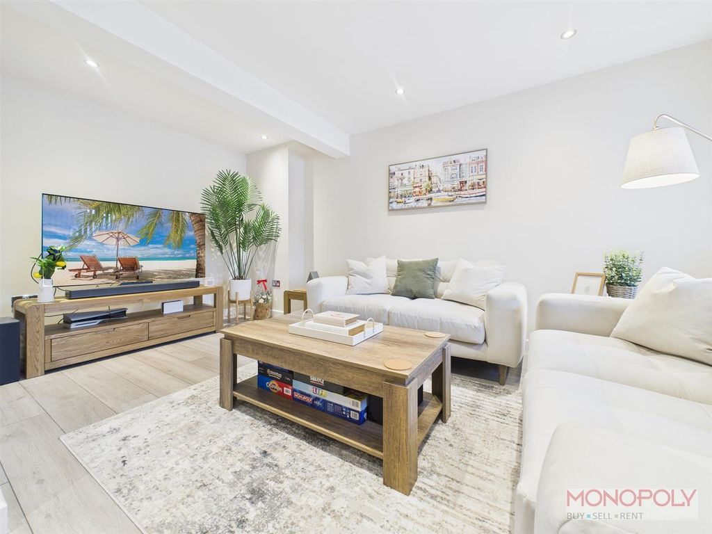 Property photo 2 of 34 Cam01943G0-Pr0591-Still002.Jpg